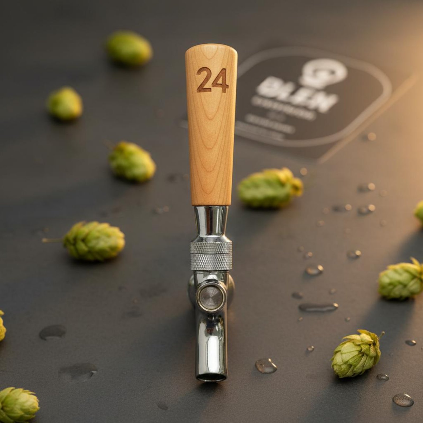 Korte houten biertapgreep van  - Wine Beer Bar recensie en prijs